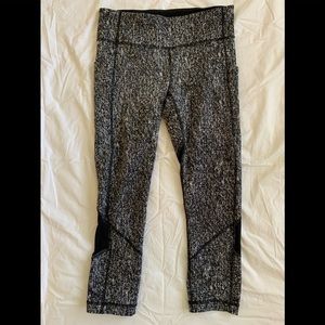 Lululemon pace rival crops size 6 black white